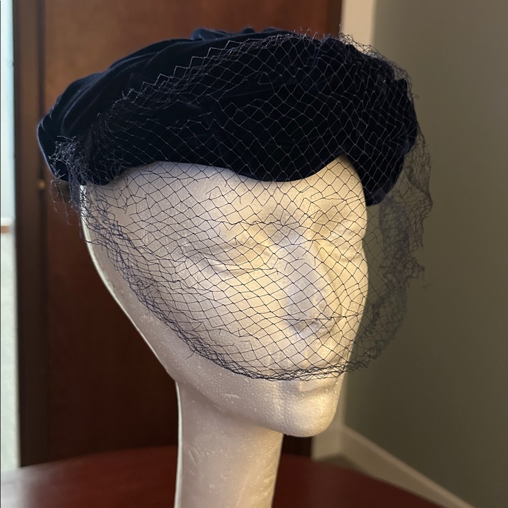 Elegant Vintage Velvet Dark Blue Veil Hat